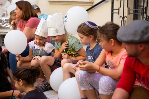 „Hiszek a fiatalok erejében" – Gyerek- és ifjúsági programok a Rumbach-ban